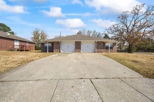 966 Curtis Ave in Fayetteville, AR - Building Photo