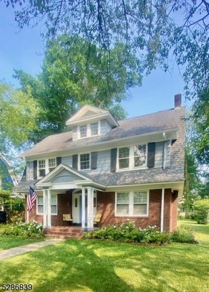 property at 136 S Centre St