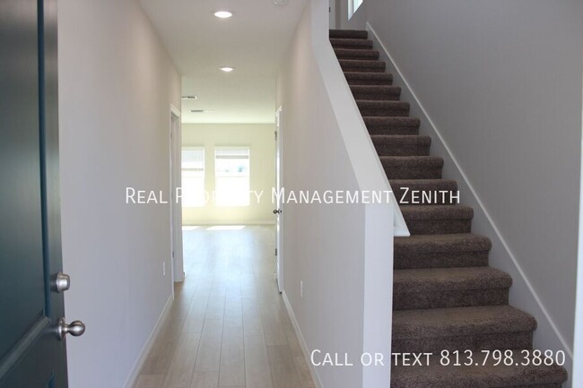 37327 Sagemoor Dr in Zephyrhills, FL - Building Photo - Building Photo