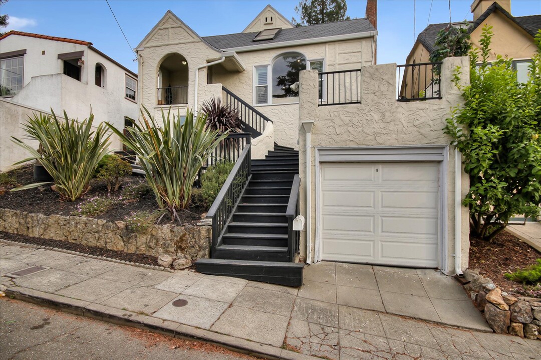 965 Hilldale Ave in Berkeley, CA - Building Photo