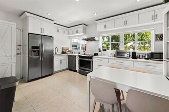 241 28th St in Miami Beach, FL - Building Photo - Building Photo