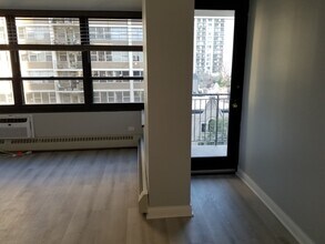 33 E Cedar St, Unit 8H in Chicago, IL - Foto de edificio - Building Photo