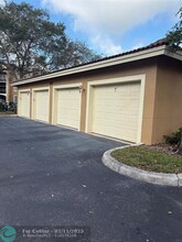 7980 N Nob Hill Rd in Tamarac, FL - Building Photo - Building Photo