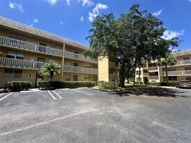 5980 NW 64th Ave in Fort Lauderdale, FL - Building Photo