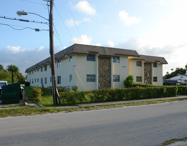 Lakeview Apartments in Davie, FL - Building Photo - Building Photo