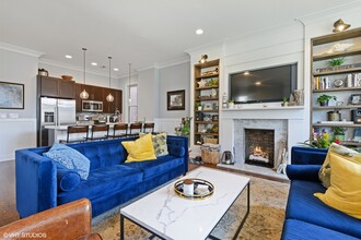 11 N Carpenter St in Chicago, IL - Building Photo - Interior Photo