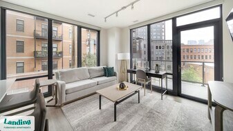 740 N Aberdeen St in Chicago, IL - Building Photo