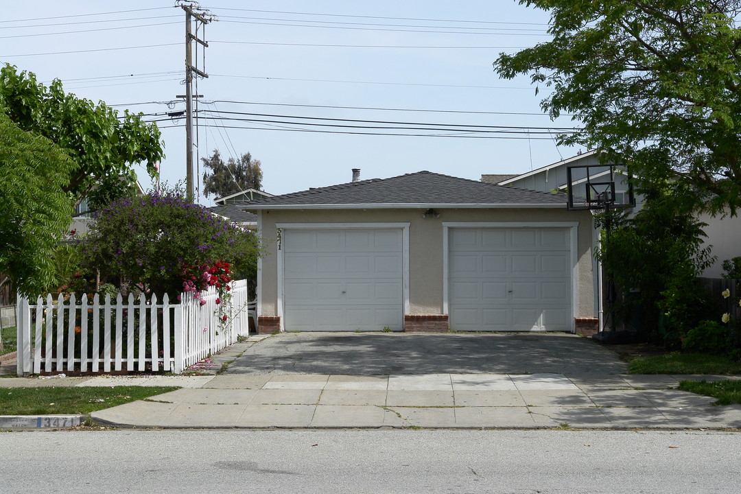 3469 Hoover St in Redwood City, CA - Building Photo