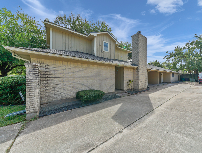 10827 Sugar Hill Dr-Unit -A in Houston, TX - Foto de edificio