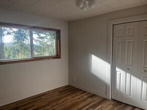 4310 Pacific Way, Unit B in Longview, WA - Building Photo - Building Photo