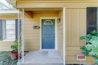 4311 Ione St in Bellaire, TX - Foto de edificio - Building Photo
