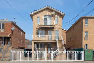 2741 Bath Ave in Brooklyn, NY - Foto de edificio - Building Photo