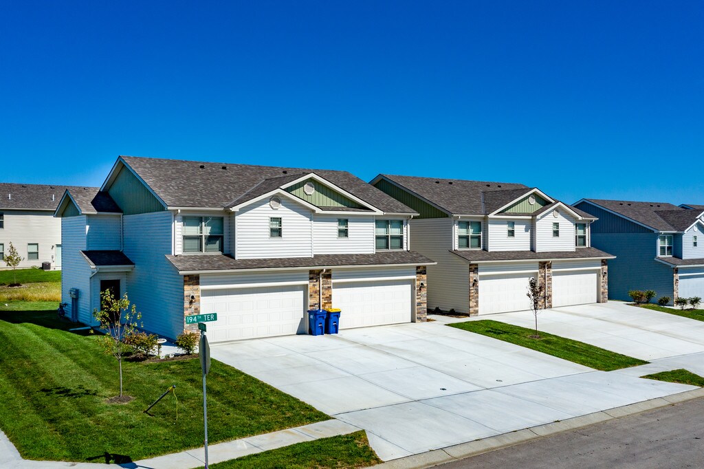 Clay Creek Townhomes Smithville, MO Apartments For Rent