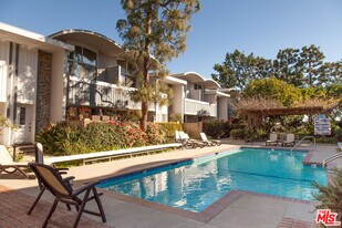 4804 La Villa Marina in Marina Del Rey, CA - Building Photo