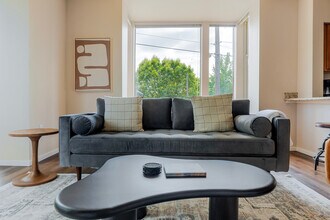 5101 25th Ave NE in Seattle, WA - Building Photo - Building Photo