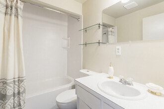 Kortright Apartments in Guelph, ON - Building Photo - Building Photo