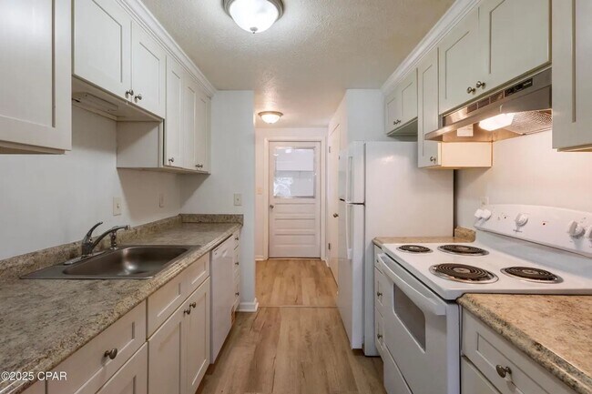 6406 Chipewa St in Panama City, FL - Building Photo - Building Photo