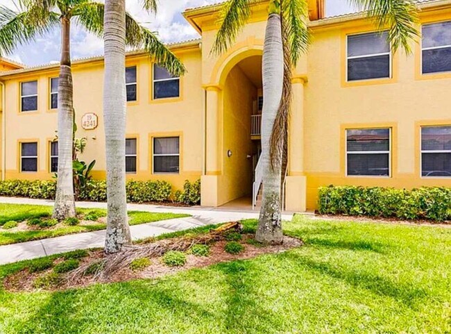 4241 Bellasol Cir in Ft. Myers, FL - Foto de edificio - Building Photo