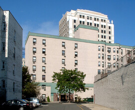 Plaza Apartments in Jersey City, NJ - Building Photo - Building Photo