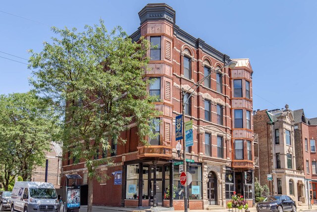 1136 W Armitage Ave in Chicago, IL - Building Photo