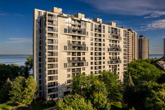 200 Hall Rue in Montréal, QC - Building Photo - Building Photo