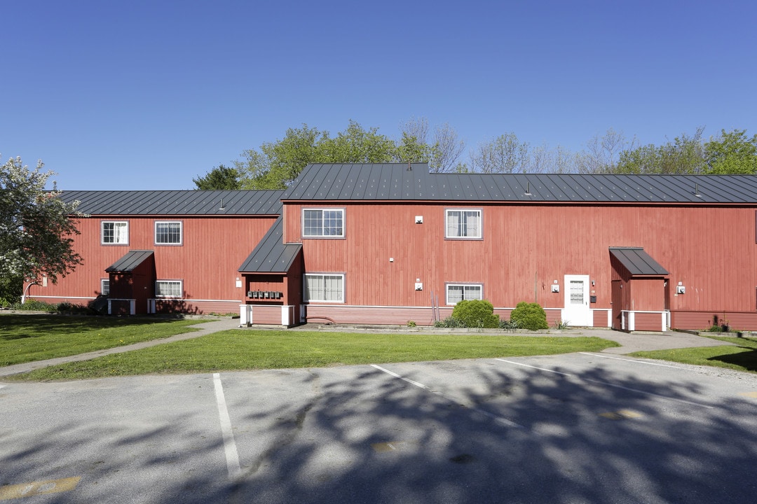 Otterside Apartments in Middlebury, VT - Foto de edificio