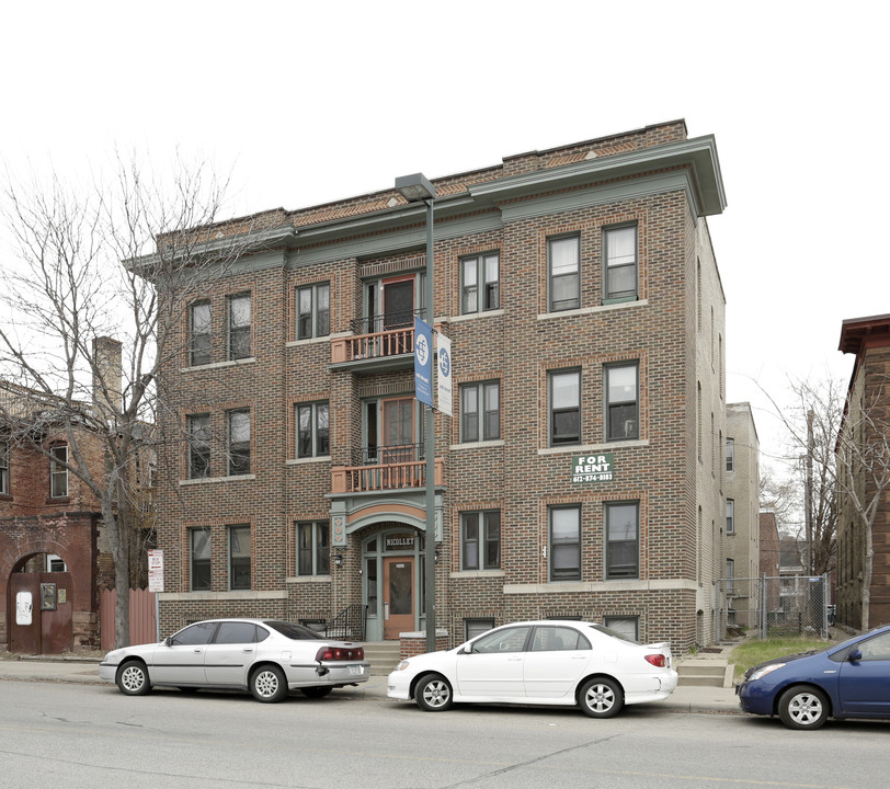 2507 Nicollet Ave in Minneapolis, MN - Foto de edificio