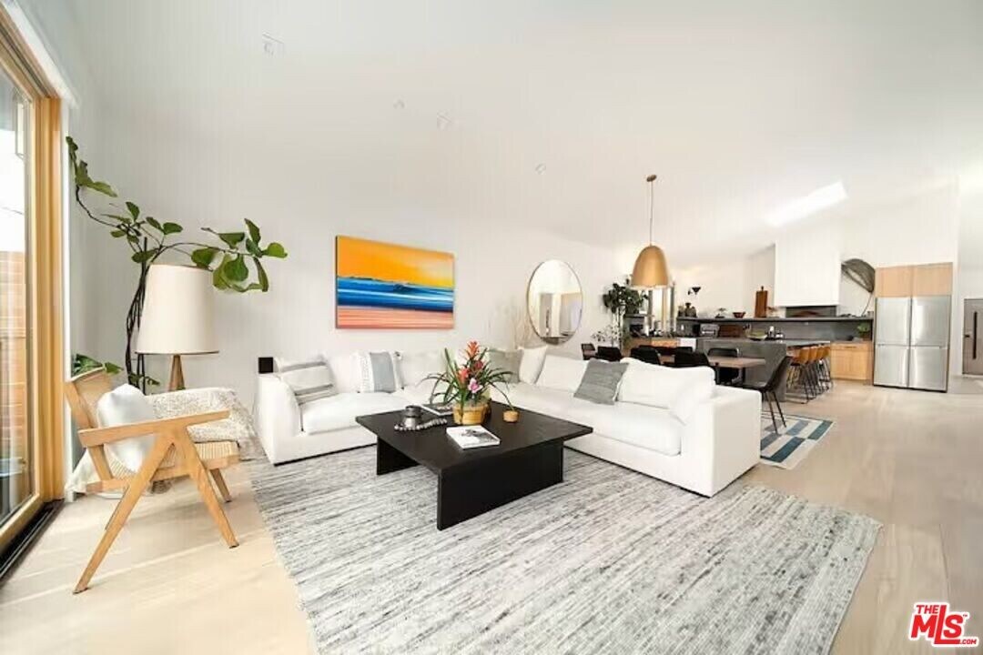 5136 S Victoria Ave in Los Angeles, CA - Building Photo