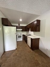 1710 Muldoon Cir in Anchorage, AK - Building Photo - Building Photo