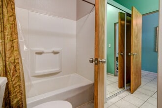 355 Kalanianaole St in Hilo, HI - Foto de edificio - Building Photo