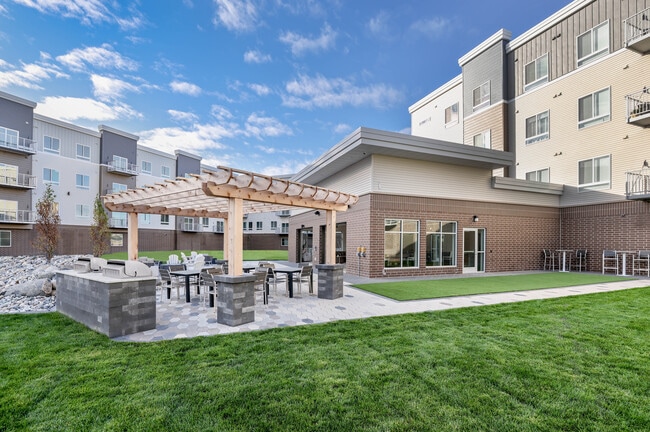 The Retreat in Fargo, ND - Building Photo - Building Photo