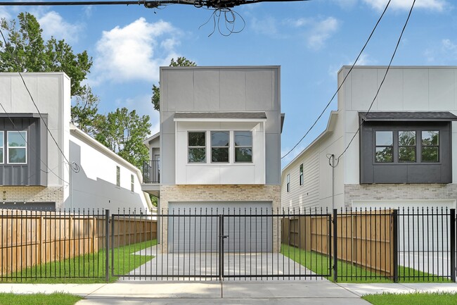 90 Burress St in Houston, TX - Building Photo - Building Photo
