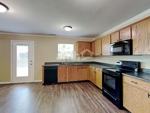 8441 Wheatfield Dr in Camby, IN - Foto de edificio - Building Photo