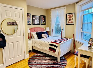 68 Egmont St, Unit 1 in Brookline, MA - Building Photo - Building Photo