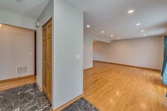 912 Bedford Ct in Buffalo Grove, IL - Building Photo - Building Photo