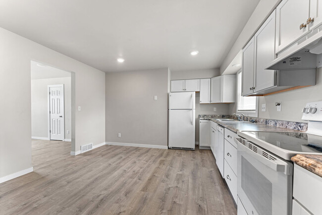 1222 W Weiland Ln