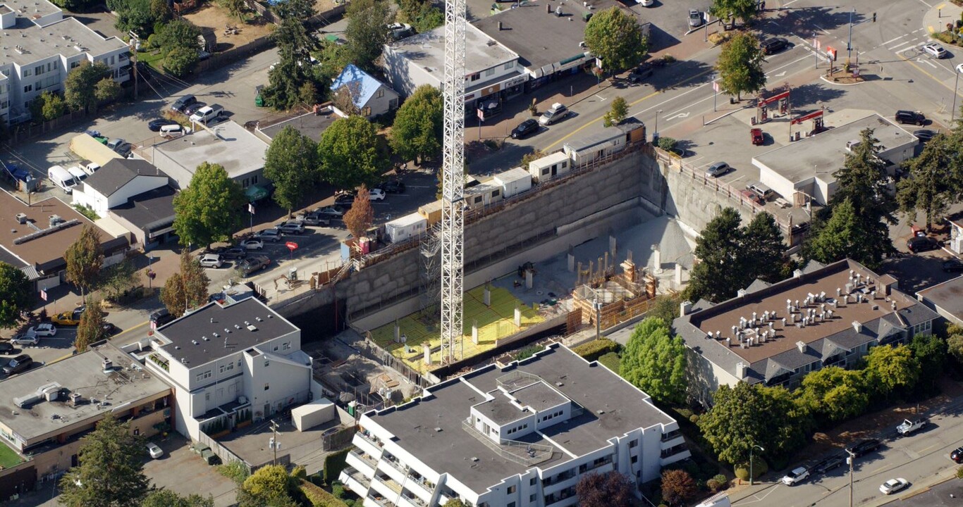 Monaco in White Rock, BC - Building Photo