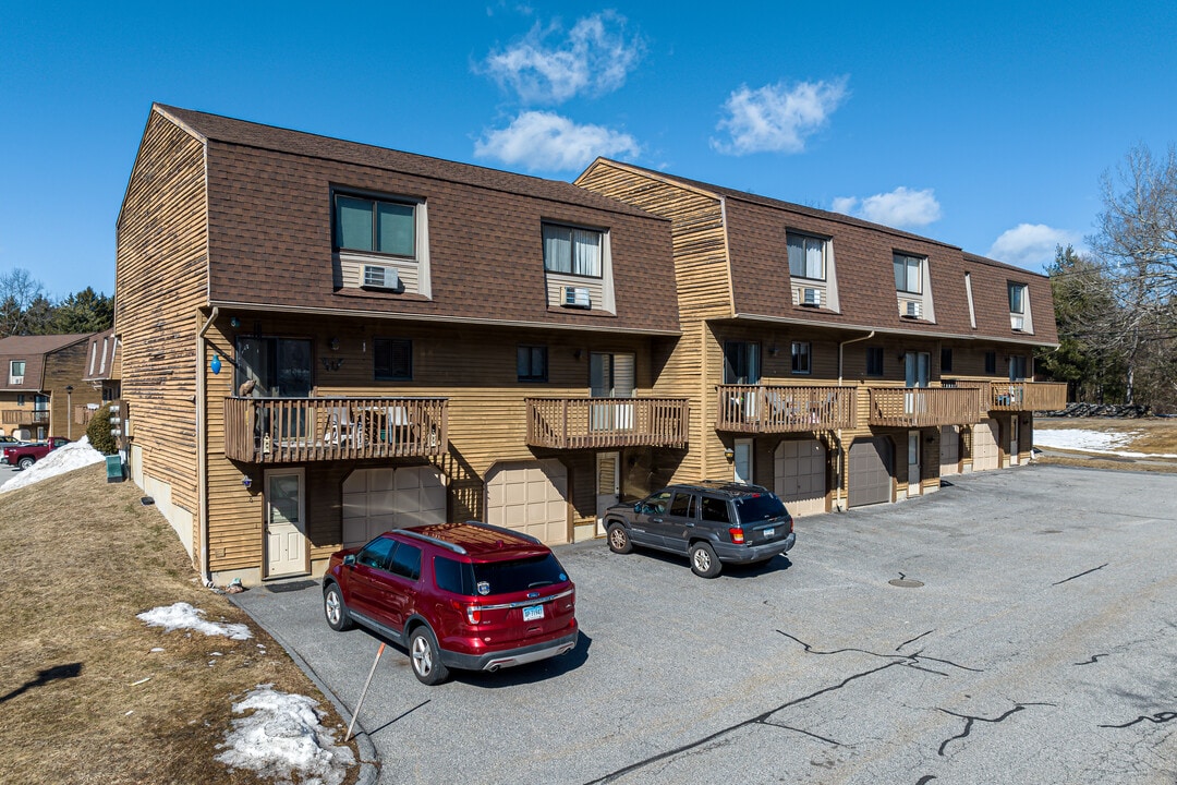 Tyler Ridge Estates in Bristol, CT - Building Photo