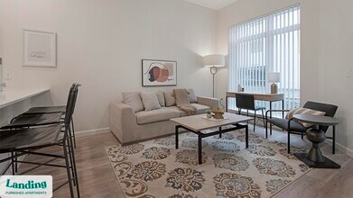 5256 International Dr, Unit 106 in Orlando, FL - Building Photo - Building Photo