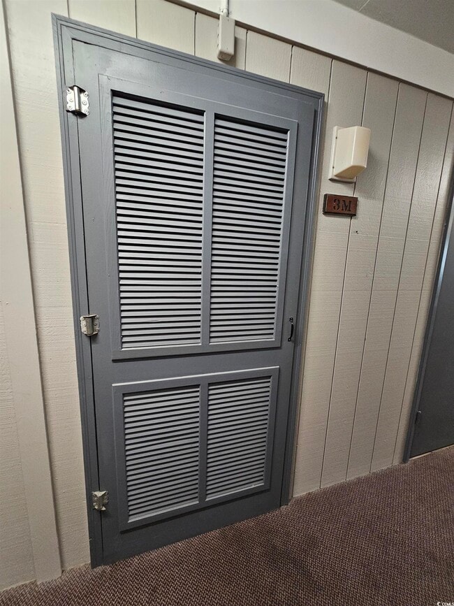 property at 401 N Hillside Dr