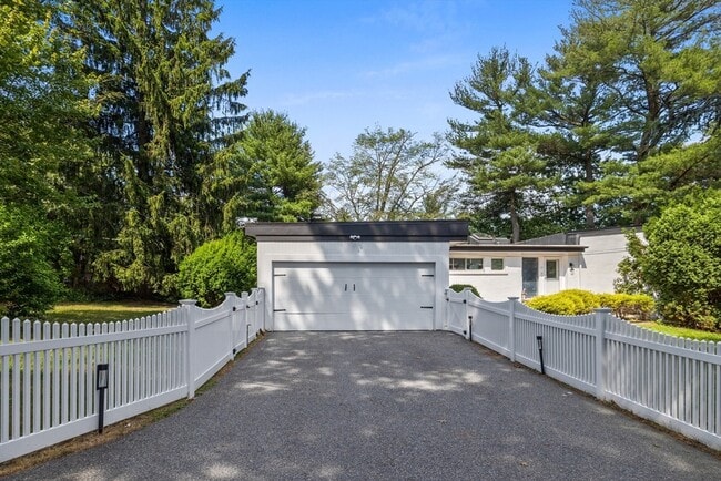 property at 11 Patterson Rd