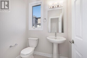 332 Peninsula Rd in Ottawa, ON - Building Photo - Building Photo