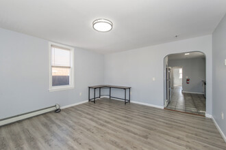 373 N 10th St, Unit 2 in Belleville, NJ - Building Photo - Building Photo