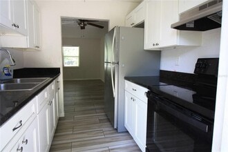 6101 SE Foss Rd in Belleview, FL - Building Photo - Building Photo