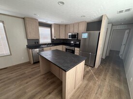 23432 Winifred Ave in Warren, MI - Building Photo