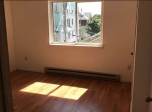 35 Woodward Ave-Unit -2 in Waterbury, CT - Building Photo - Building Photo