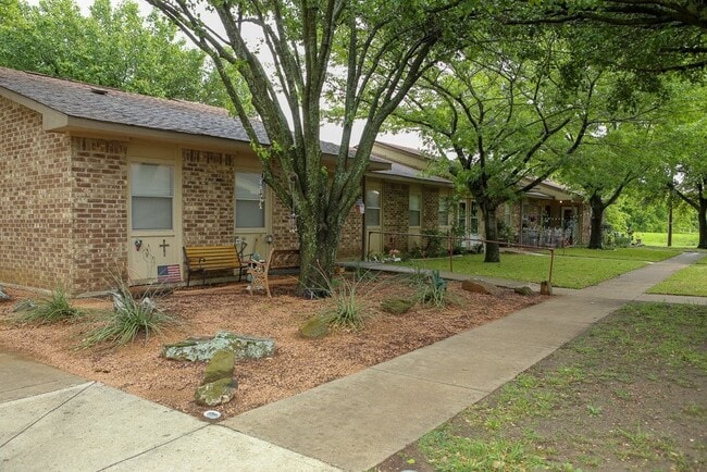 125 Janis St in Alvarado, TX - Building Photo - Building Photo