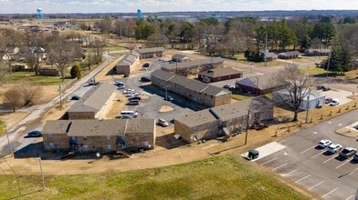 Grove Apartments in Dyersburg, TN - Building Photo - Building Photo