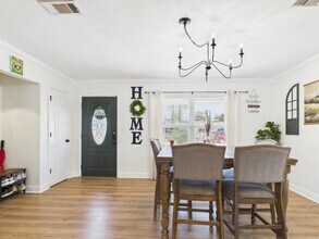 38 Cape Dr NW in Fort Walton Beach, FL - Foto de edificio - Building Photo