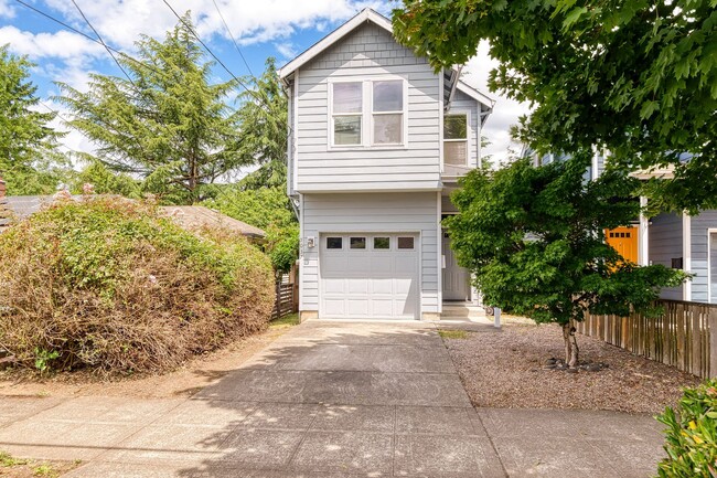 5037 SE Reedway St in Portland, OR - Building Photo - Building Photo
